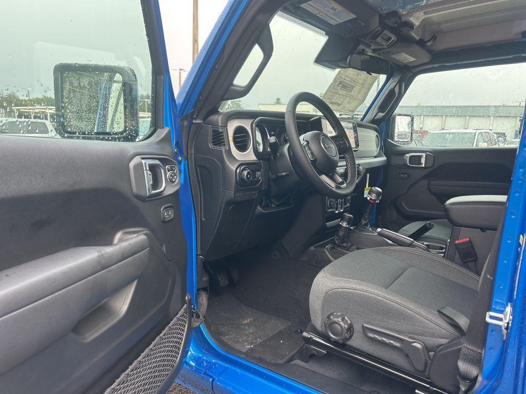 new 2025 Jeep Wrangler car, priced at $45,556
