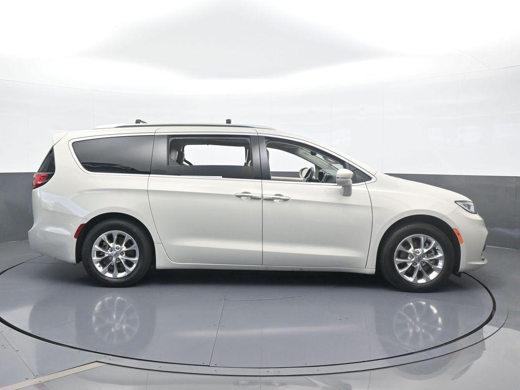 used 2021 Chrysler Pacifica car, priced at $19,995