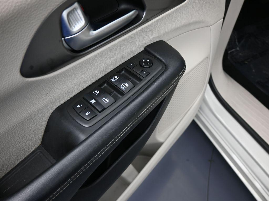 used 2021 Chrysler Pacifica car, priced at $19,995