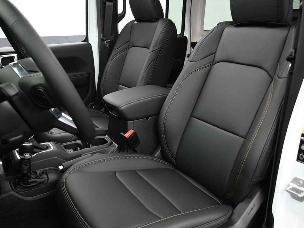 new 2025 Jeep Wrangler 4xe car