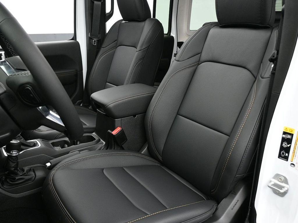 new 2025 Jeep Wrangler 4xe car