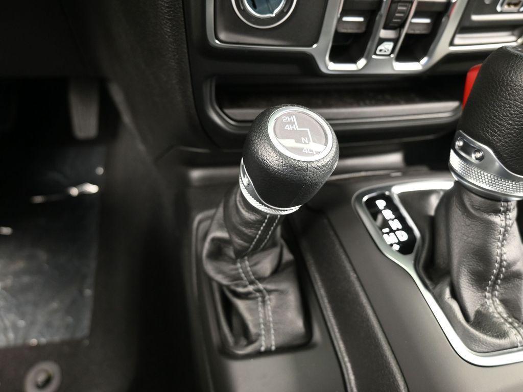 new 2025 Jeep Gladiator car