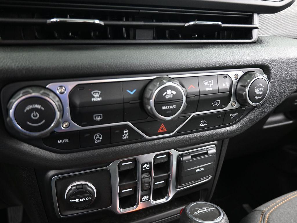 new 2025 Jeep Gladiator car
