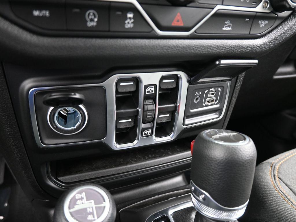 new 2025 Jeep Gladiator car