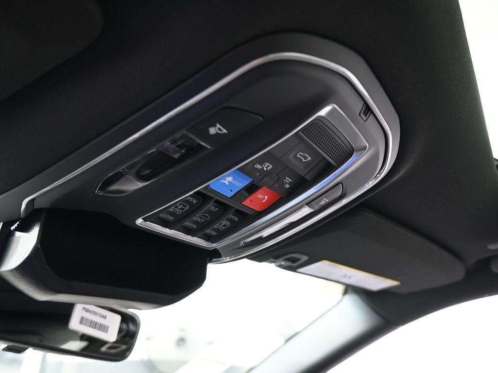 new 2025 Jeep Grand Cherokee car