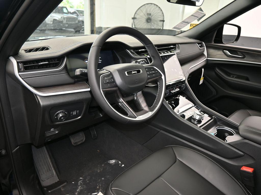 new 2025 Jeep Grand Cherokee car