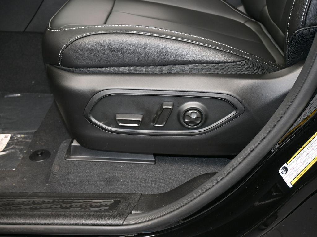 new 2025 Jeep Grand Cherokee car