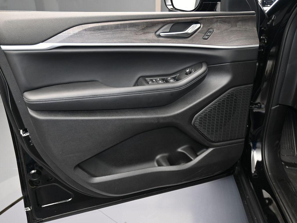 new 2025 Jeep Grand Cherokee car