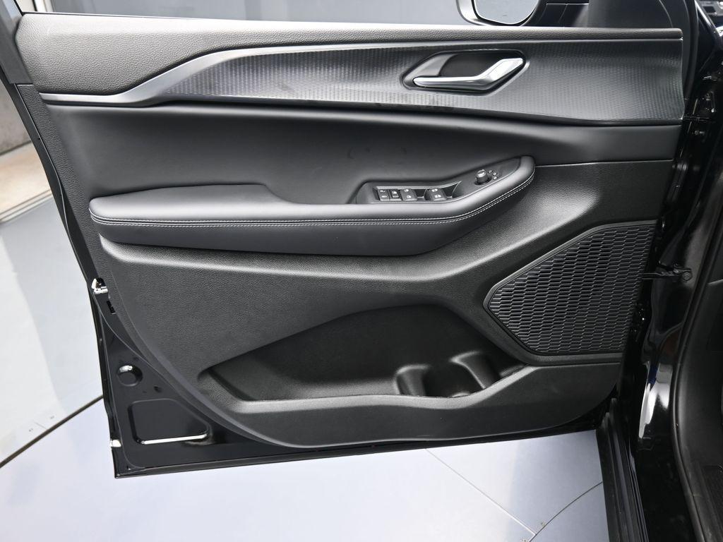 new 2025 Jeep Grand Cherokee L car