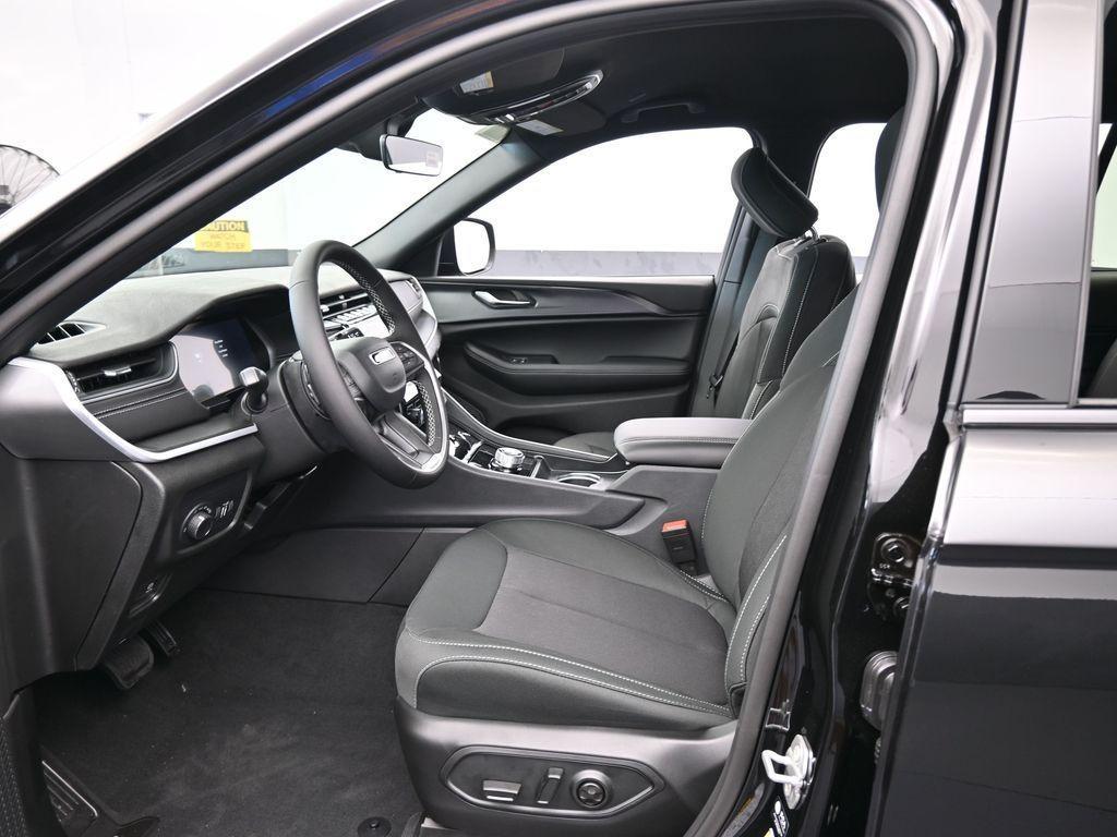 new 2025 Jeep Grand Cherokee L car