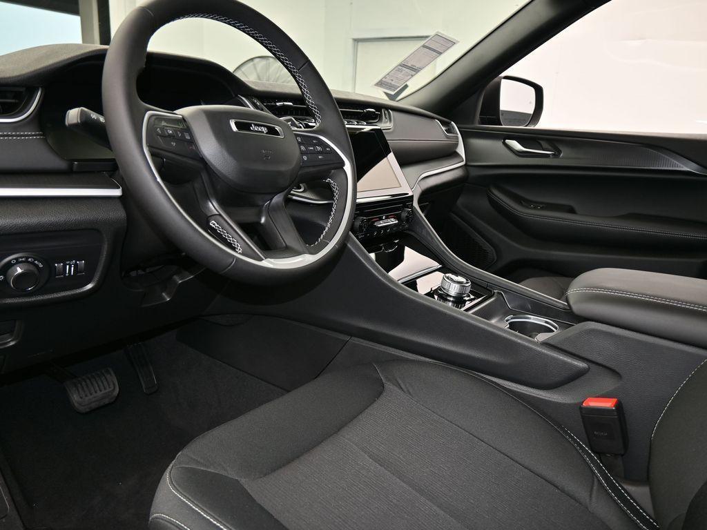 new 2025 Jeep Grand Cherokee car