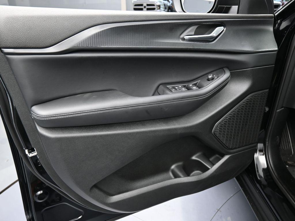 new 2025 Jeep Grand Cherokee car