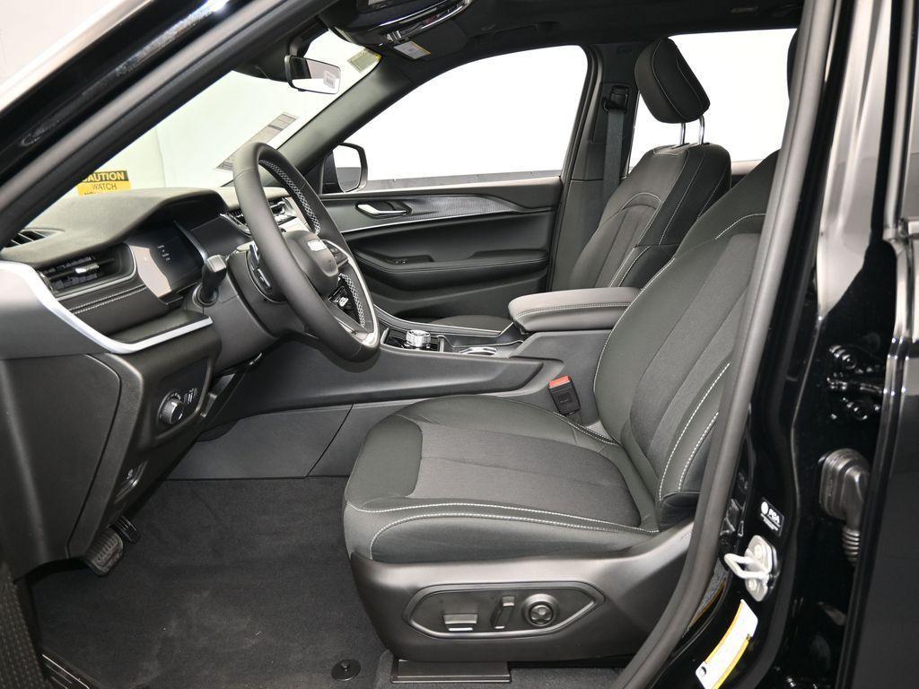 new 2025 Jeep Grand Cherokee car
