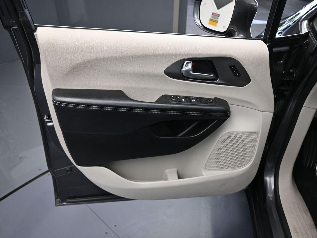 used 2022 Chrysler Pacifica car, priced at $17,995