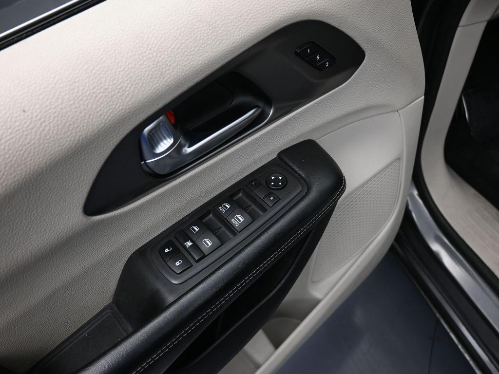 used 2022 Chrysler Pacifica car, priced at $17,995
