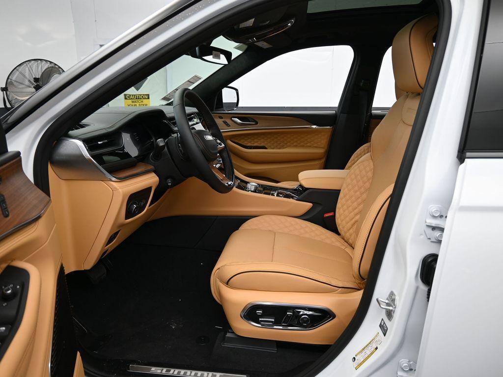 new 2025 Jeep Grand Cherokee L car