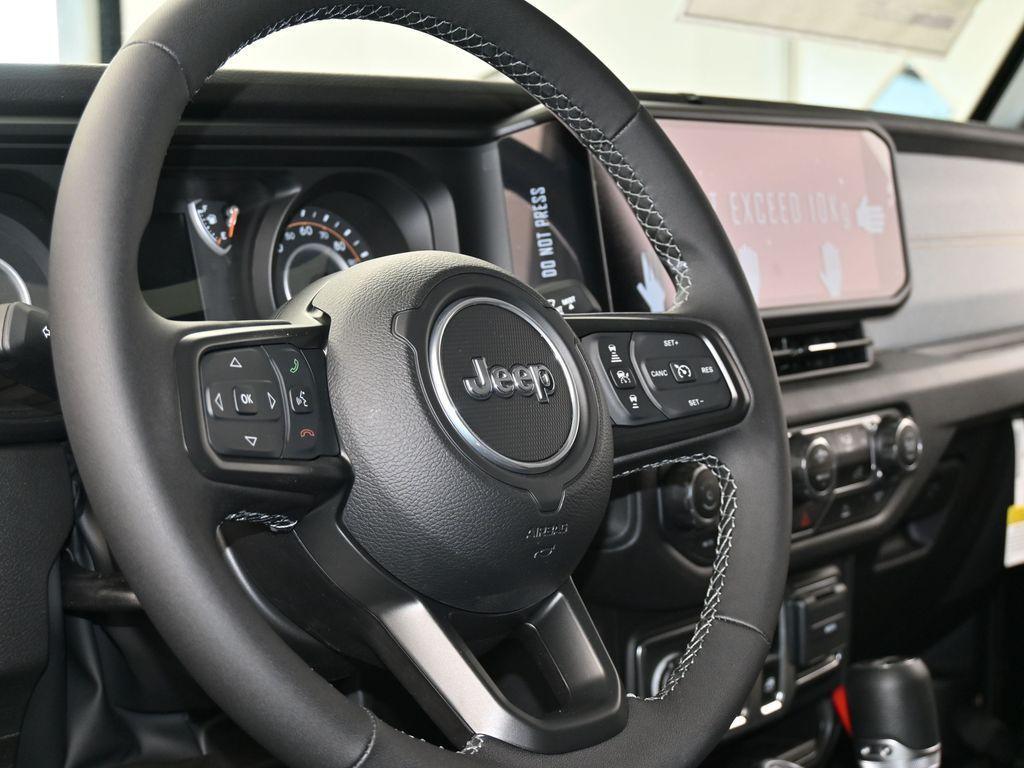 new 2025 Jeep Wrangler car