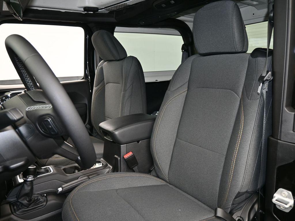 new 2025 Jeep Wrangler car