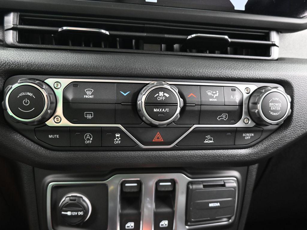 new 2025 Jeep Wrangler car