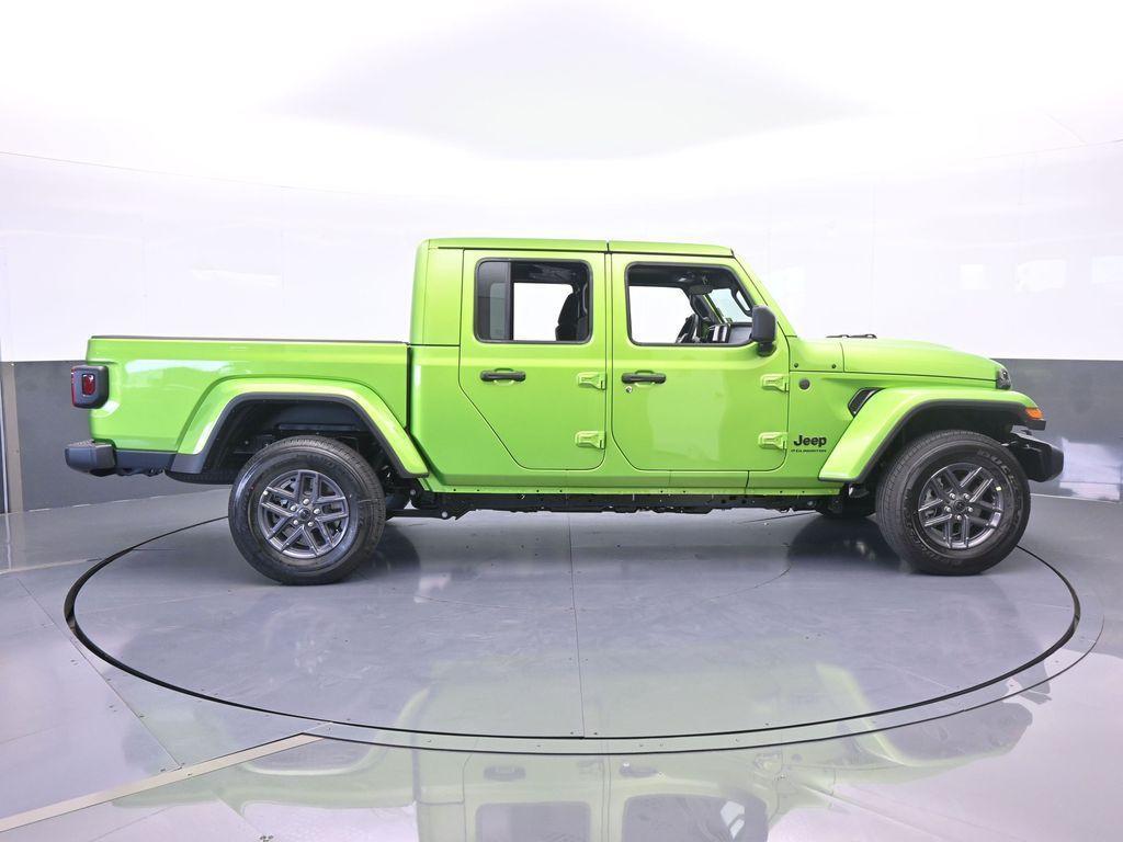 new 2025 Jeep Gladiator car