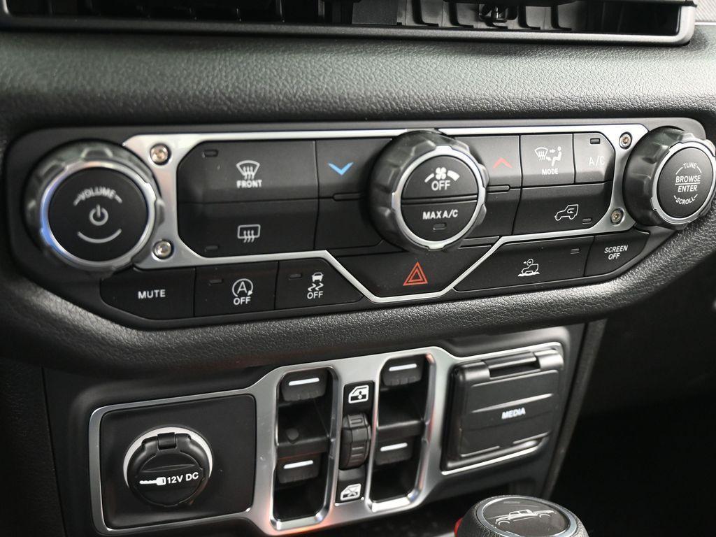 new 2025 Jeep Gladiator car