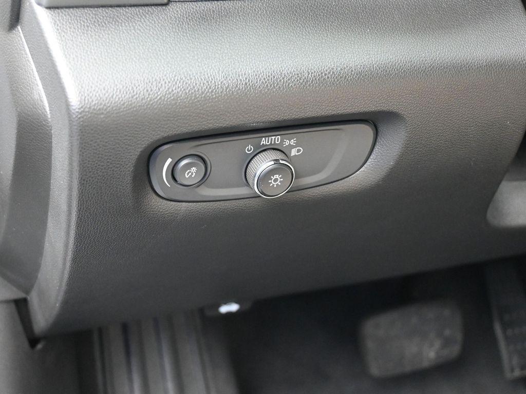 used 2022 Chevrolet Traverse car, priced at $20,991