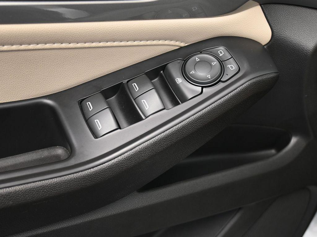 used 2022 Chevrolet Traverse car, priced at $20,991