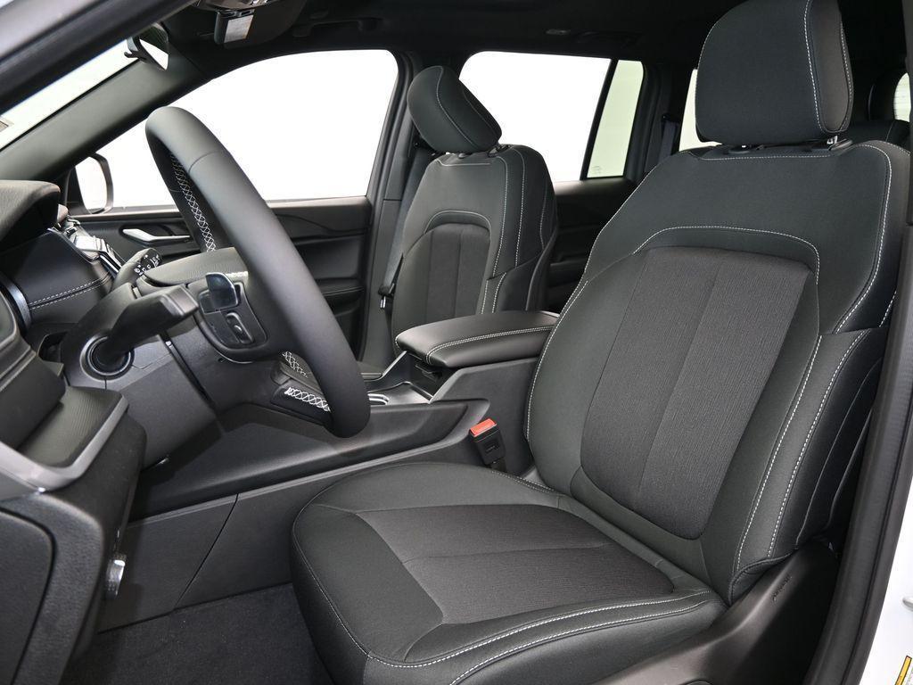 new 2025 Jeep Grand Cherokee car