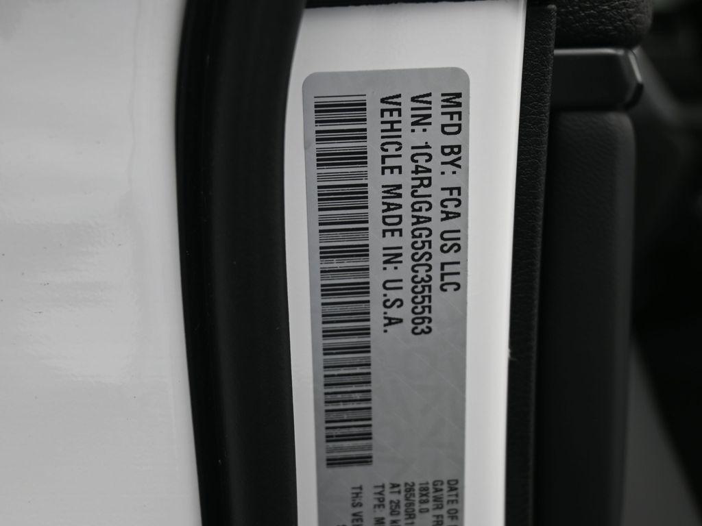 new 2025 Jeep Grand Cherokee car