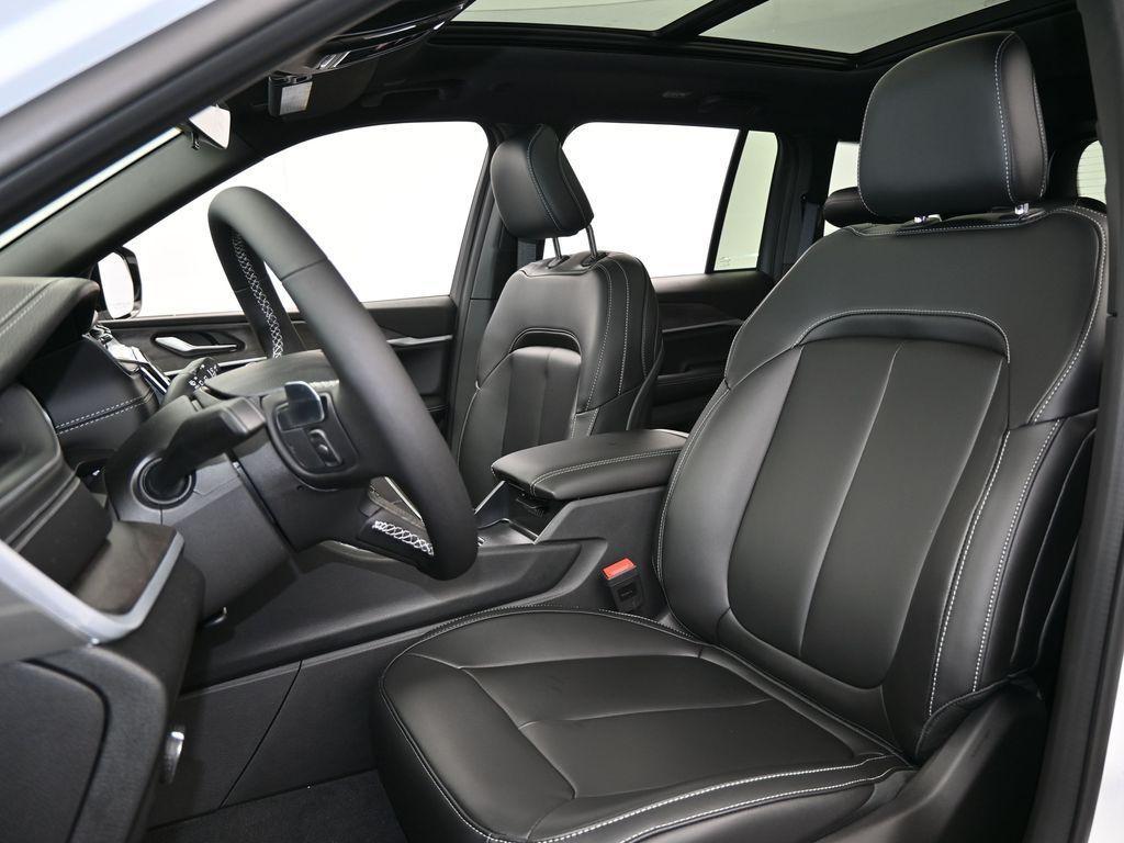 new 2025 Jeep Grand Cherokee car
