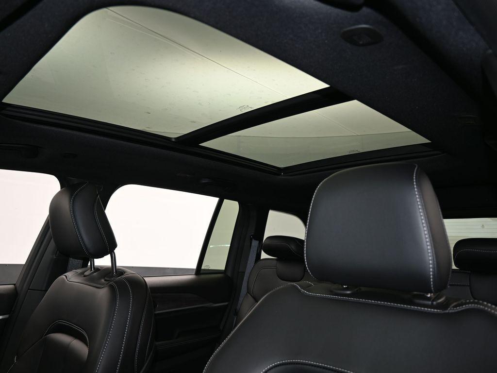 new 2025 Jeep Grand Cherokee car