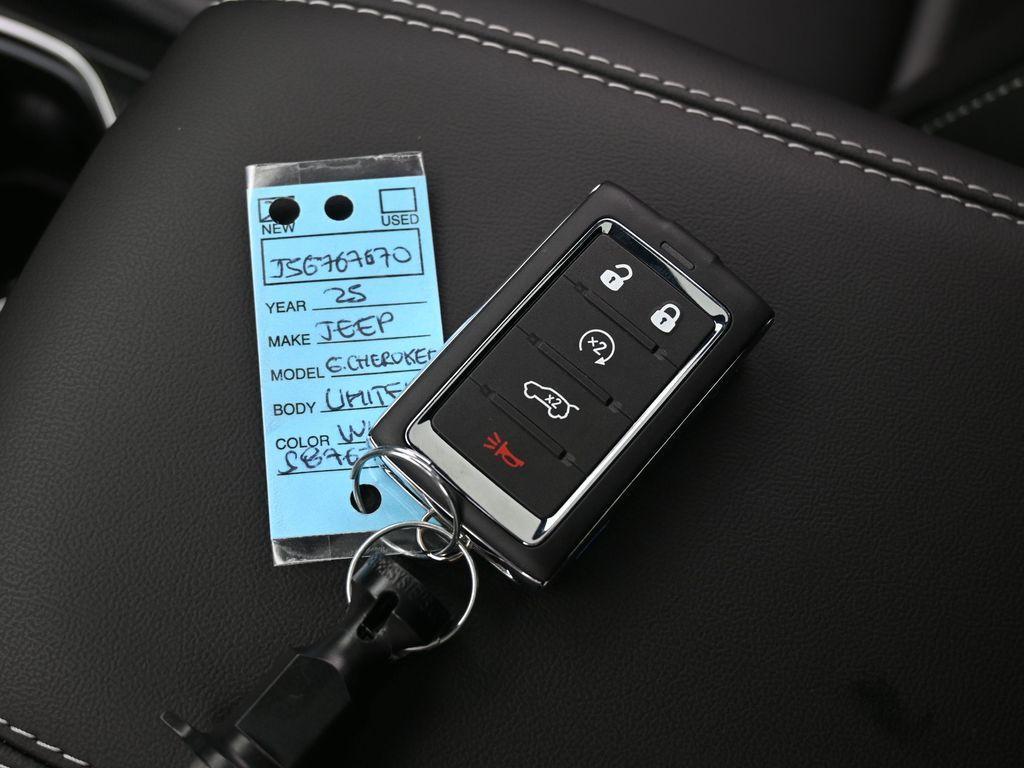 new 2025 Jeep Grand Cherokee car