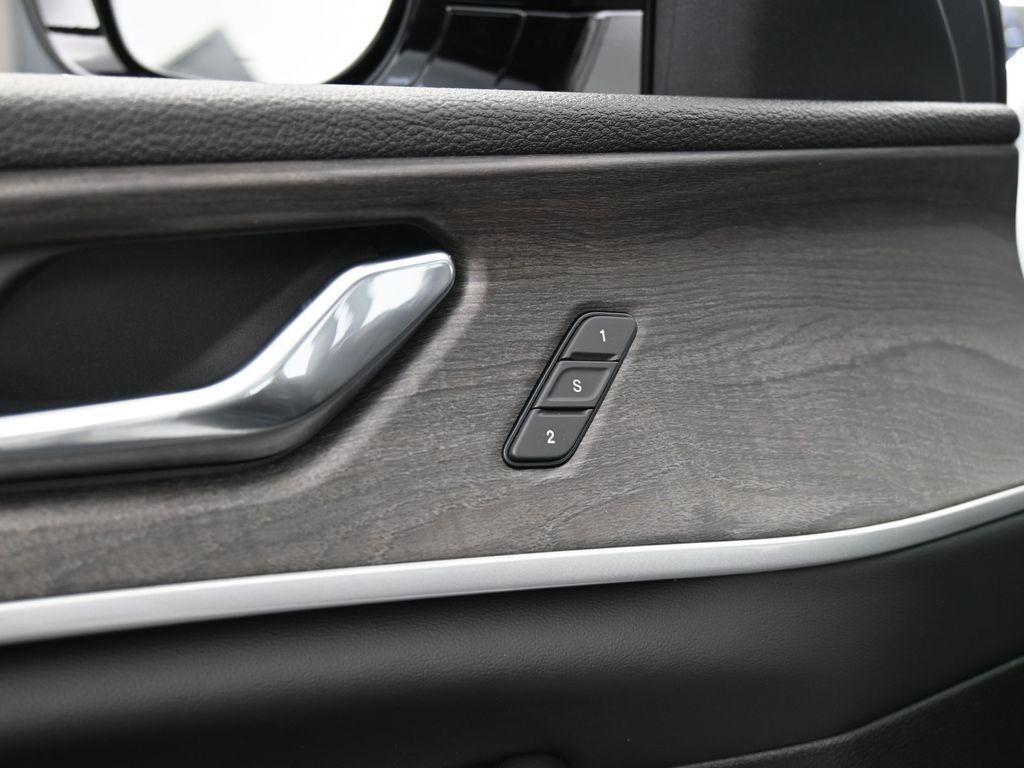 new 2025 Jeep Grand Cherokee car