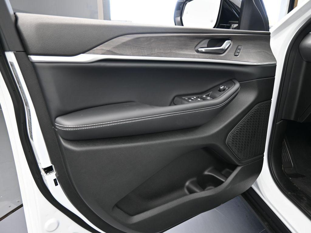 new 2025 Jeep Grand Cherokee car