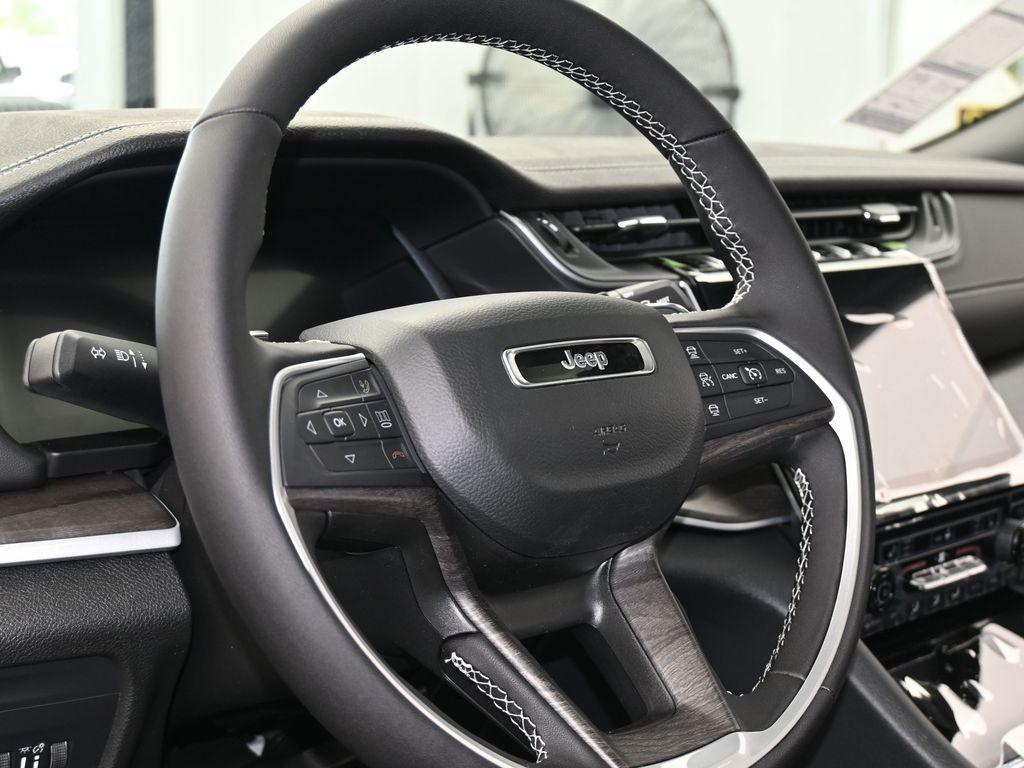 new 2025 Jeep Grand Cherokee car