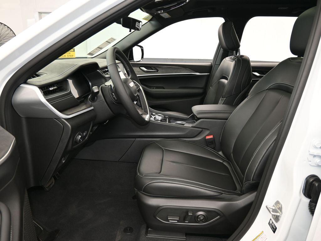 new 2025 Jeep Grand Cherokee car