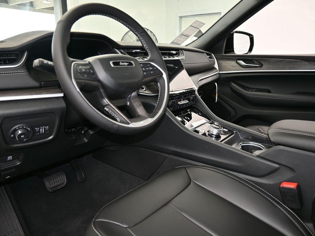 new 2025 Jeep Grand Cherokee car