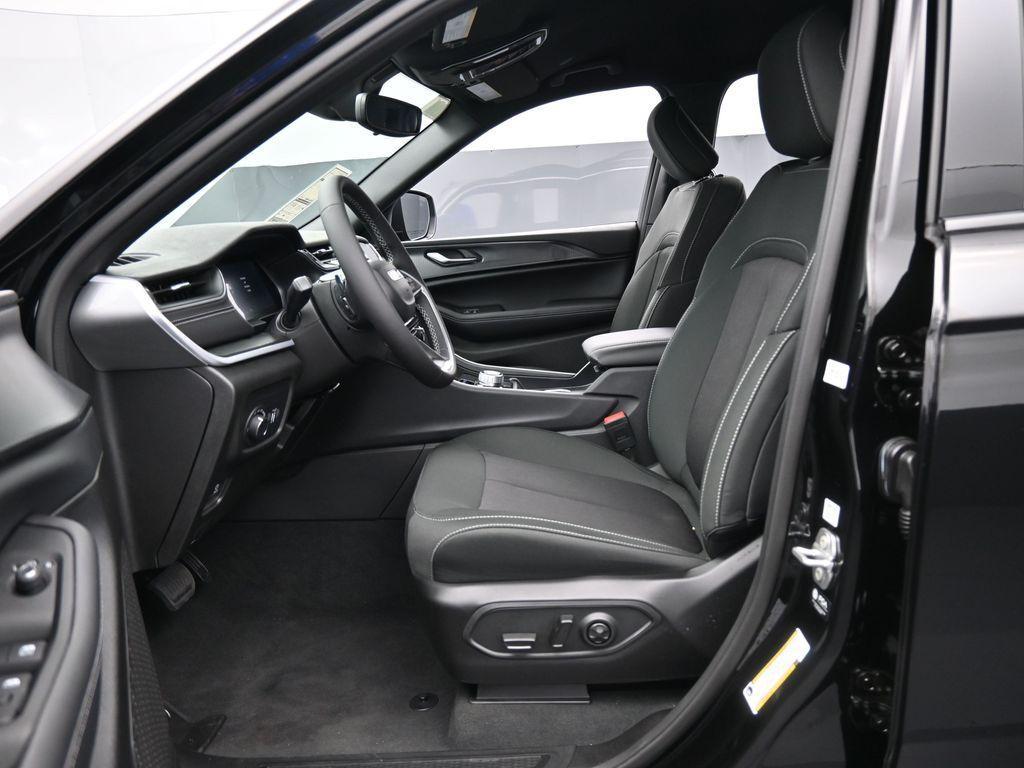 new 2024 Jeep Grand Cherokee L car, priced at $41,709