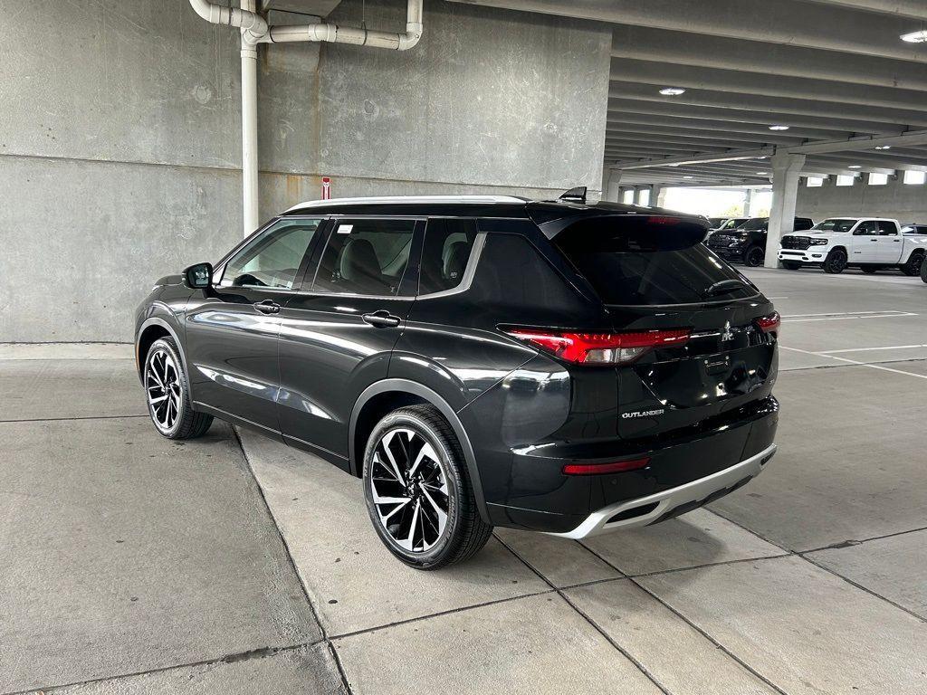 new 2024 Mitsubishi Outlander car, priced at $34,295