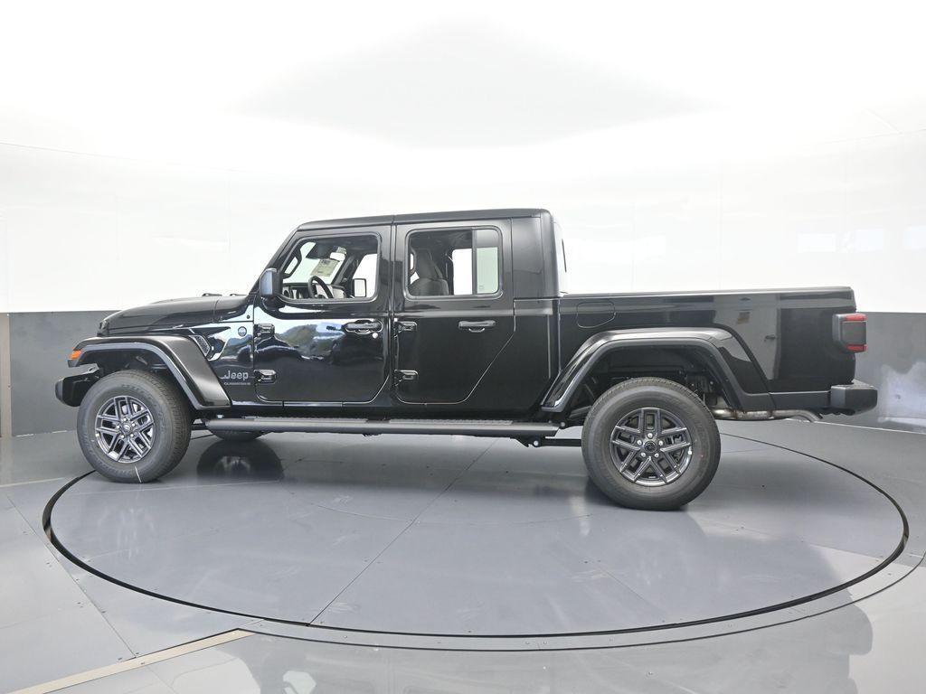 new 2026 Jeep Gladiator car, priced at $51,605