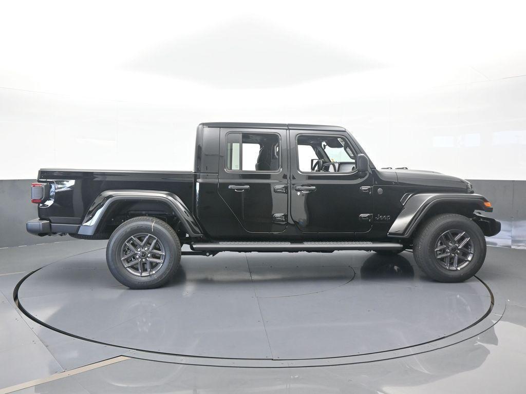new 2026 Jeep Gladiator car, priced at $51,605