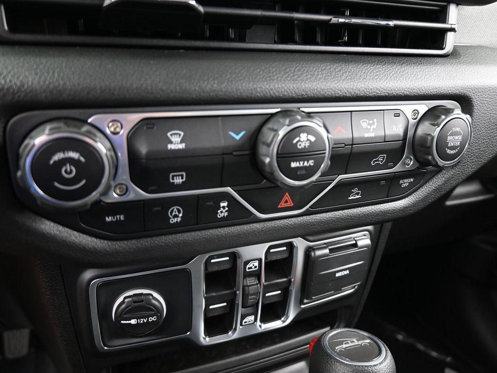 new 2025 Jeep Gladiator car
