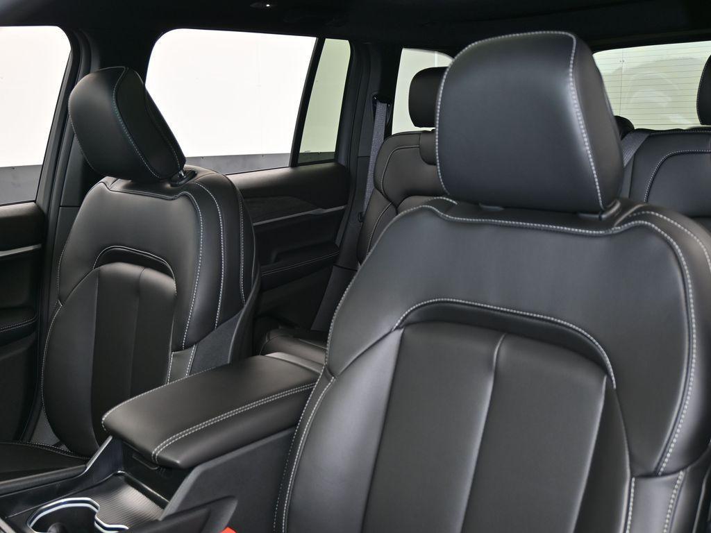 new 2025 Jeep Grand Cherokee car