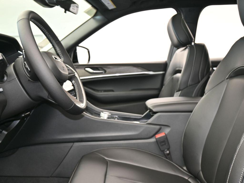 new 2025 Jeep Grand Cherokee car