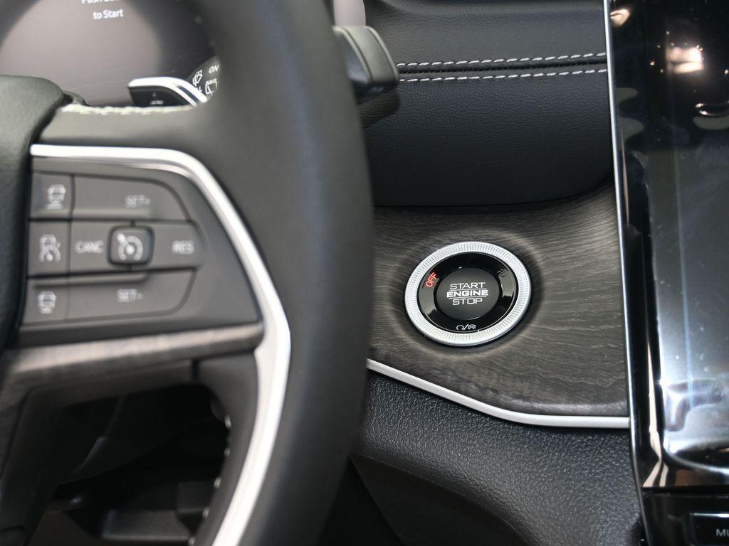 new 2025 Jeep Grand Cherokee car