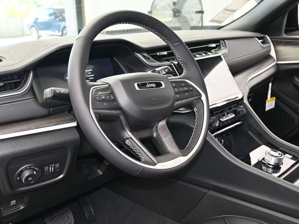 new 2025 Jeep Grand Cherokee car