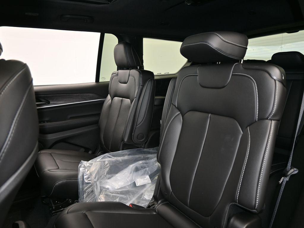 new 2025 Jeep Grand Cherokee L car