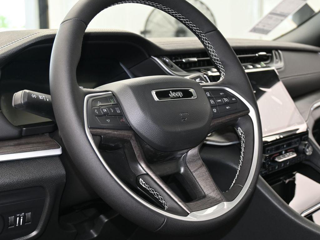 new 2025 Jeep Grand Cherokee L car