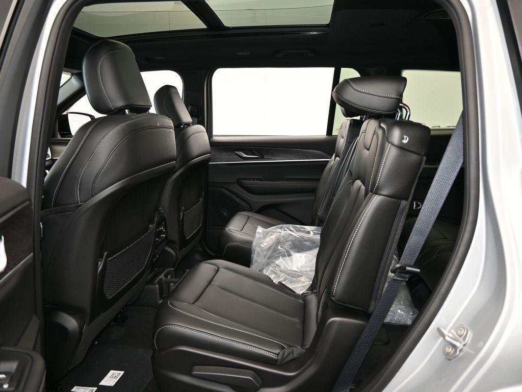 new 2025 Jeep Grand Cherokee L car