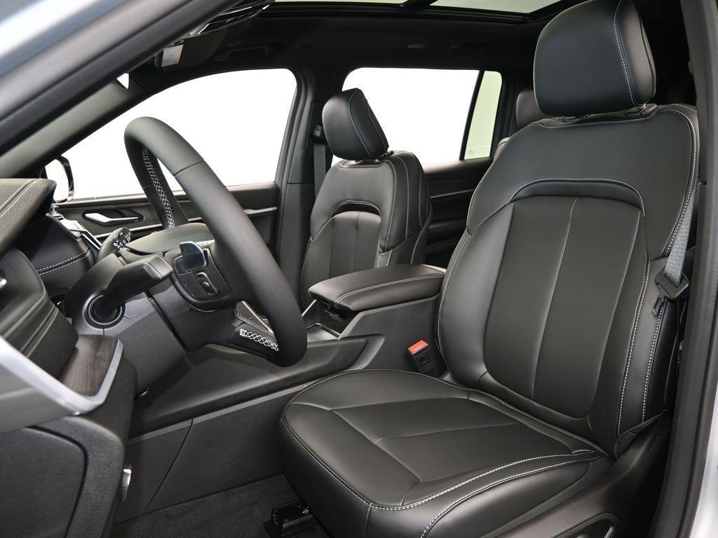 new 2025 Jeep Grand Cherokee L car